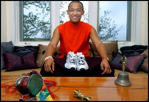 sakyong-running-shoes