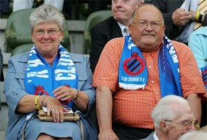 Jean-Luc Dehaene met zijn vrouw op de tribune van Club Brugge 