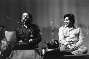 Allen Ginsberg (links) met Shögyam Trungpa Rinpoche