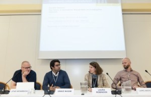 Journalistenforum: vlnr onafhankelijk journalist Jens Weinreich (Duitsland), journalist Umaid Wasim (Pakistaans dagblad Dawn), onafhankelijk journalist Laura Robinson en Lars Werge (voorzitter Deense sportjournalistenbond). Foto: Thomas Søndergaard
